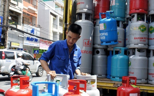 Giá gas giảm từ ngày mai (1.5). Ảnh: Nguyễn Bình
