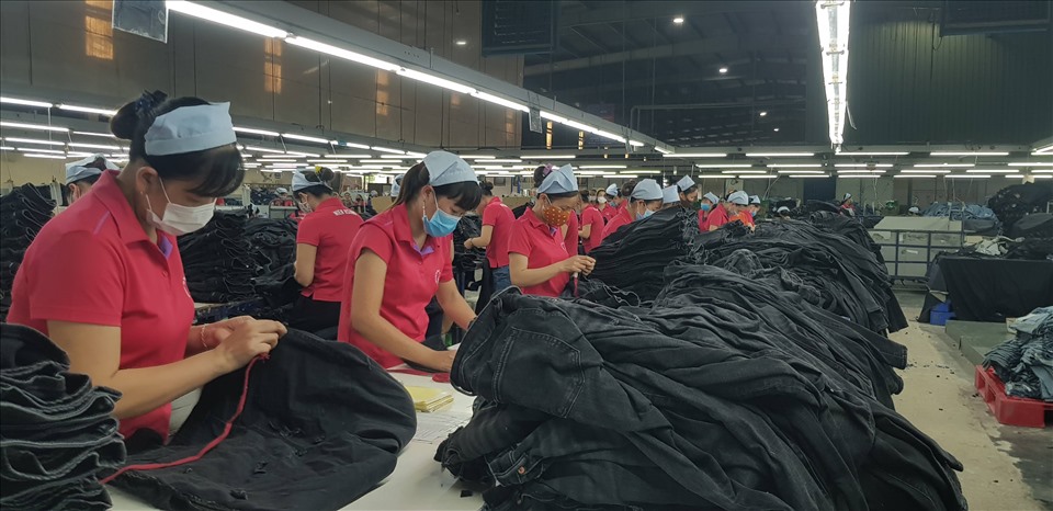 Nhiều doanh nghiệp trên địa bàn tỉnh Ninh Bình đã tăng 6% lương cơ bản cho người lao động. Ảnh: NT