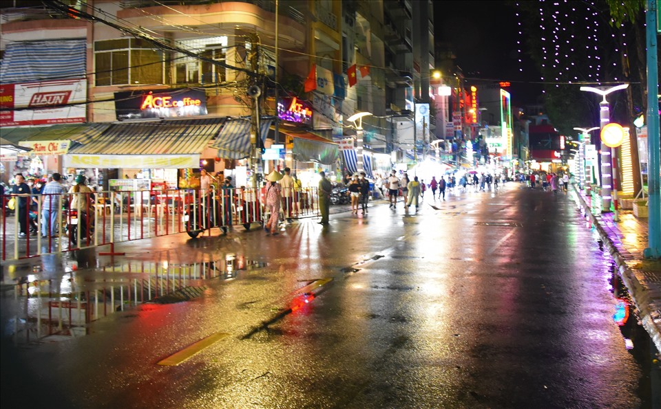 Cần Thơ ra mắt tuyến phố đi bộ ở Bến Ninh Kiều nhằm thu hút khách du lịch. Ảnh: Thành Nhân