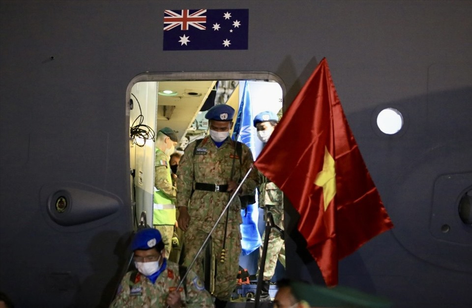 Theo đó, rạng sáng ngày 30.4.2022, Bộ Quốc phòng tổ chức Lễ đón Bệnh viện dã chiến cấp 2 số 3 hoàn thành nhiệm vụ về nước. Buổi đón quân có Thủ trưởng Cục Gìn giữ hòa bình Việt Nam và Thủ trưởng Bệnh viện Quân y 175 tham dự.