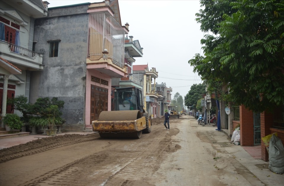 Dự án mở rộng đường giao thông qua xã An Thanh (huyện Quỳnh Phụ) được triển khai nhanh chóng sau khi dân đồng thuận hiến đất. Ảnh: T.D