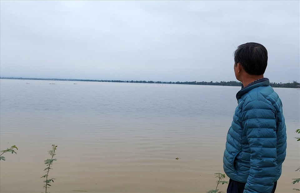 Đến ngày 4.4, tại Quảng Trị hết mưa. Nhưng ở các xã vùng trũng của huyện Hải Lăng vẫn còn hàng nghìn ha lúa vụ Đông Xuân ngập còn chìm trong nước lũ.