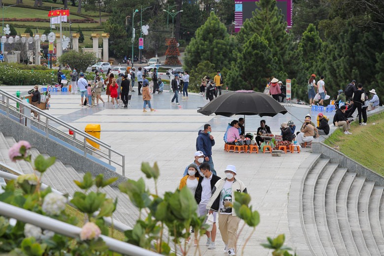 Một góc Quảng trường Lâm Viên, điểm vui chơi, sinh hoạt công cộng ở Đà Lạt