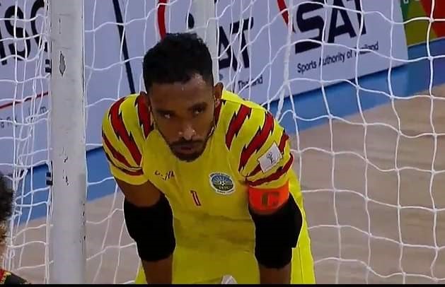 Thủ môn Timor Leste đứng vững trước hàng loạt cú sút của tuyển futsal Việt Nam. Ảnh chụp màn hình