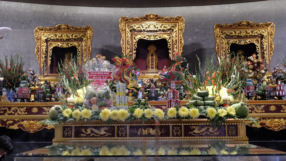 Các lễ vật dâng lên vua Hùng được bày trí vô cùng đẹp mắt, trang nghiêm