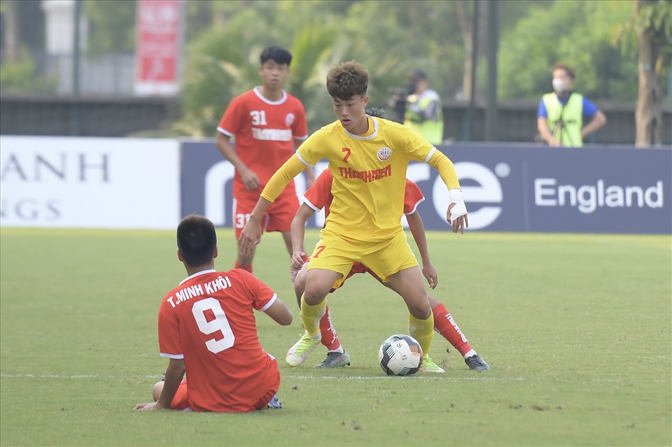 Văn Trường (số 7) thi đấu xuất sắc trong trận chung kết U19 Quốc gia 2022. Ảnh: Minh Hiếu