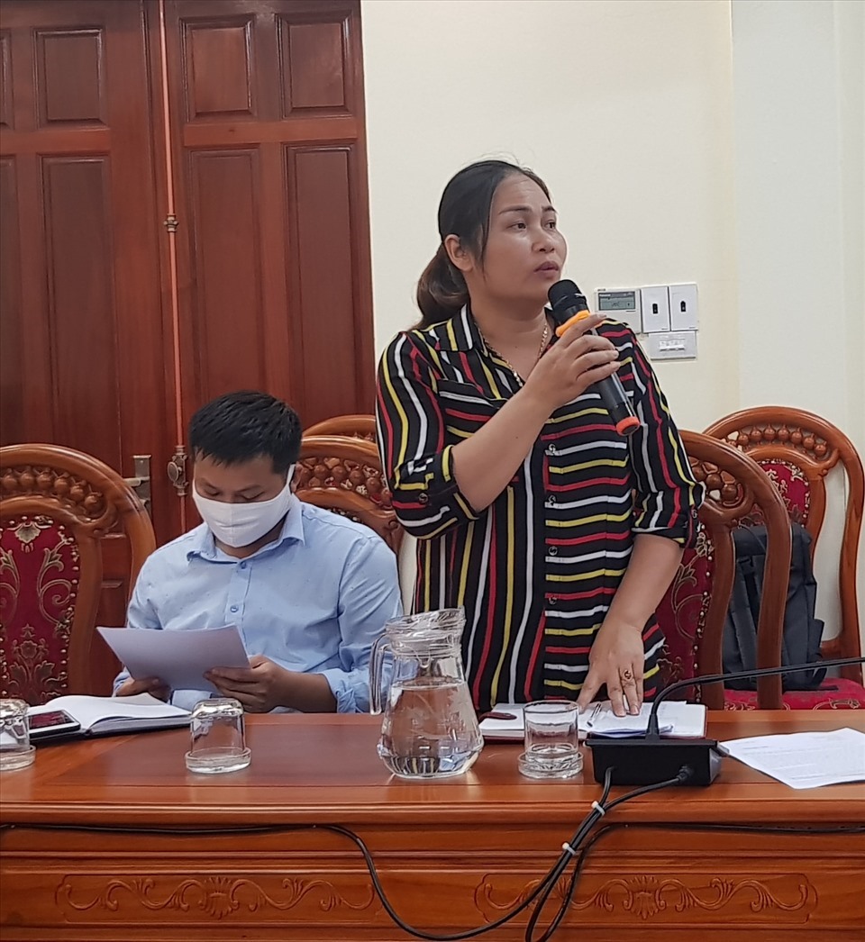 Người lao động nêu các kiến nghị, đề xuất với lãnh đạo BHXH tỉnh Ninh Bình về việc giải quyết chế độ BHXH khi chủ doanh nghiệp bỏ trốn. Ảnh: NT