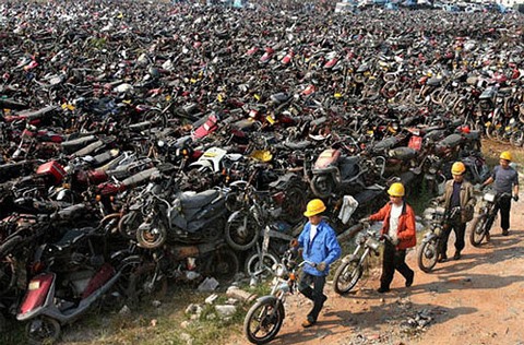 A parking lot handed over by residents in China.  Screenshots