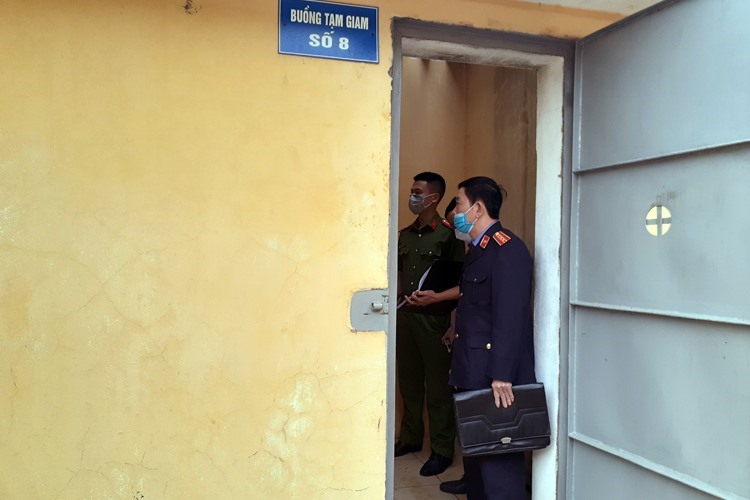 Căn buồng tạm giữ nơi Thi treo cổ tự sát. Ảnh: Viện KSND tỉnh Thái Bình