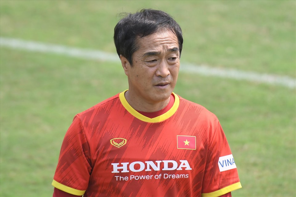 Sau giải U23 Dubai Cup 2022, huấn luyện viên Lee Young-jin đã phần nào nắm bắt được tình hình và năng lực của các cầu thủ. Ông cũng chính là “quân sư” cho thầy Park Hang-seo.