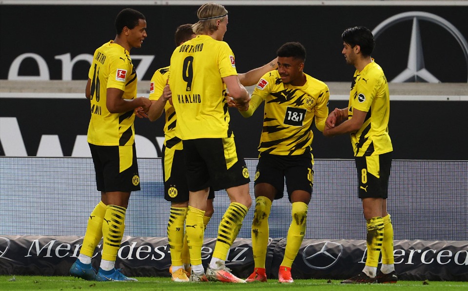 Dortmund cần đứng dậy sau thất bại. Ảnh: BBC