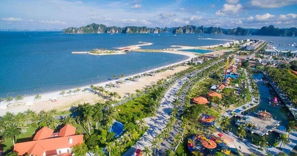 Đảo Tuần Châu - nơi diễn ra các môn bóng chuyền bãi biển, bóng ném bãi biển, 3 môn phối hợp. Ảnh: Ngô Sơn