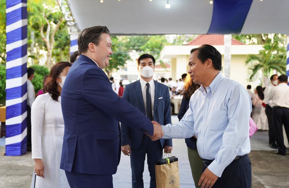 Đại sứ Marc Knapper gặp Bí thư Thành ủy Cần Thơ Lê Quang Mạnh. Ảnh: ĐSQ Mỹ