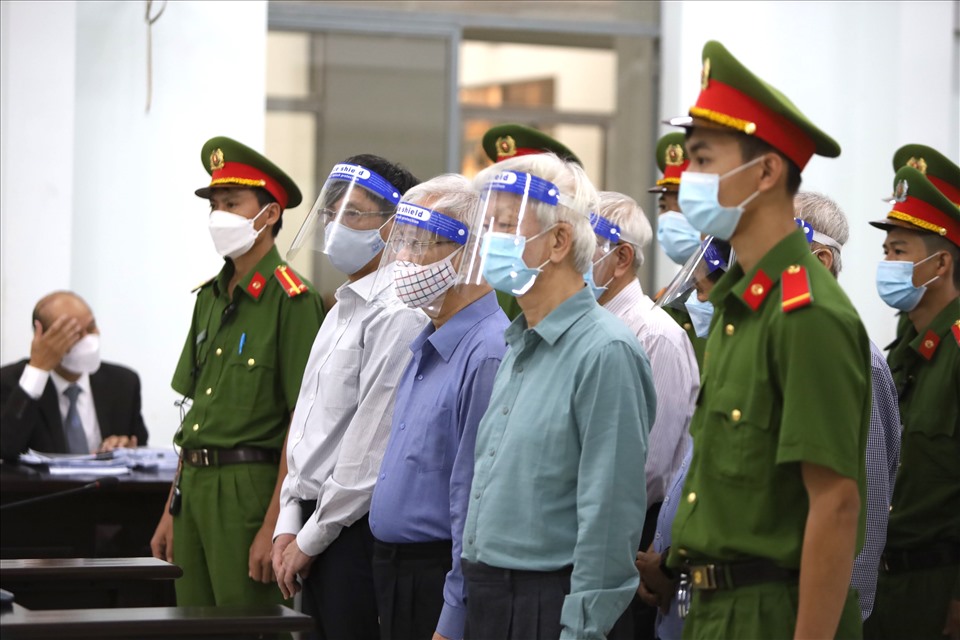 7 bị cáo đều nhận ra sai phạm, xin lỗi người dân Khánh Hòa.