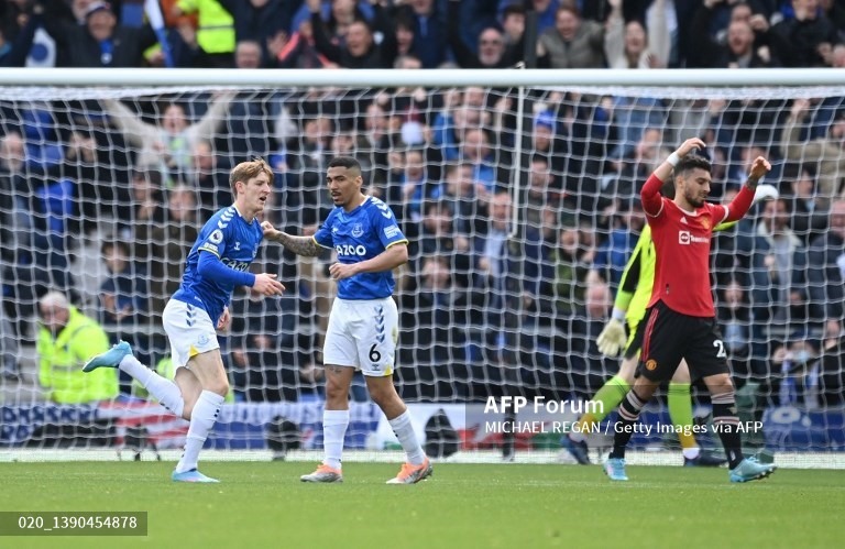 Everton vượt lên dẫn trước với pha ghi bàn của Anthony Gordon. Ảnh: AFP