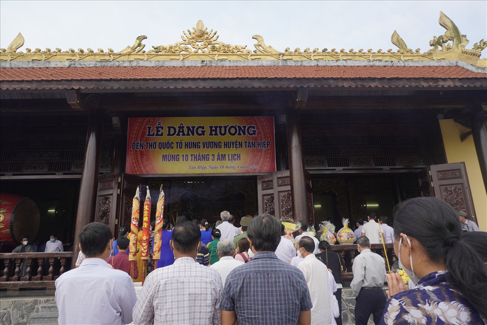 Từ năm 2010, Kiên Giang là 1 trong 9 địa phương của cả nước được Bộ Văn hóa, Thể thao và Du lịch cho phép tổ chức Giỗ Tổ Hùng Vương theo nghi thức cấp quốc gia. Đồng thời, Lễ Giỗ Tổ Hùng Vương cũng trở thành 1 trong 8 lễ hội tiêu biểu của tỉnh, thu hút rất đông người dân khắp nơi tới thắp hương, chiêm bái.