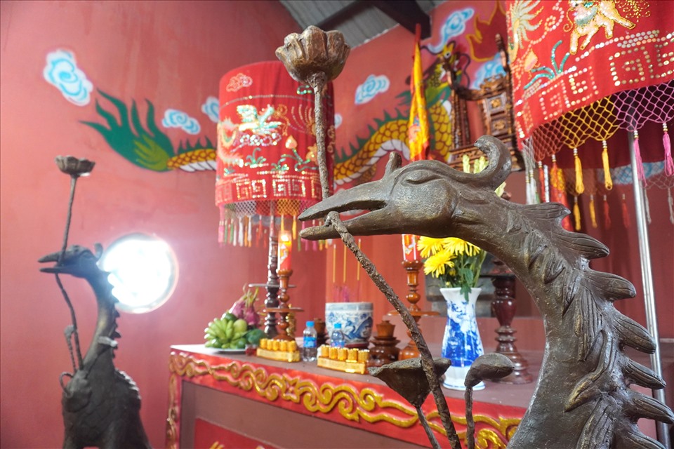 Năm 1957 khi mới lập, đền được xây dựng rất đơn sơ với 3 gian và 1 chái phía sau, tái hiện lại phần hồn của Đền Hùng ở Phú Thọ vốn có 3 đền là Hạ, Trung, Thượng.