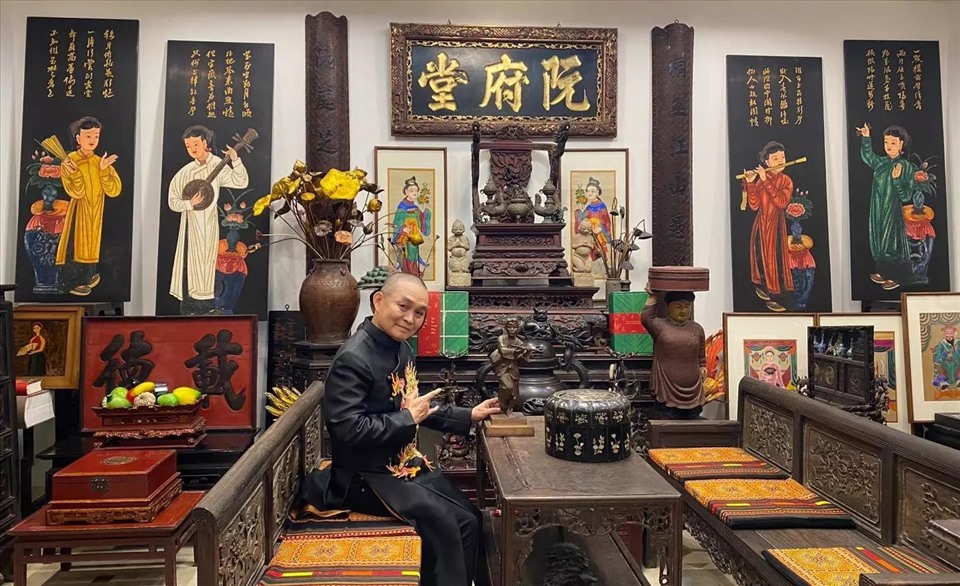 s Nhờ số tiền cát-xê lớn sau nhiều năm đi diễn, nghệ sĩ hài Xuân Hinh đã tậu cho gia đình một ngôi nhà khang trang.