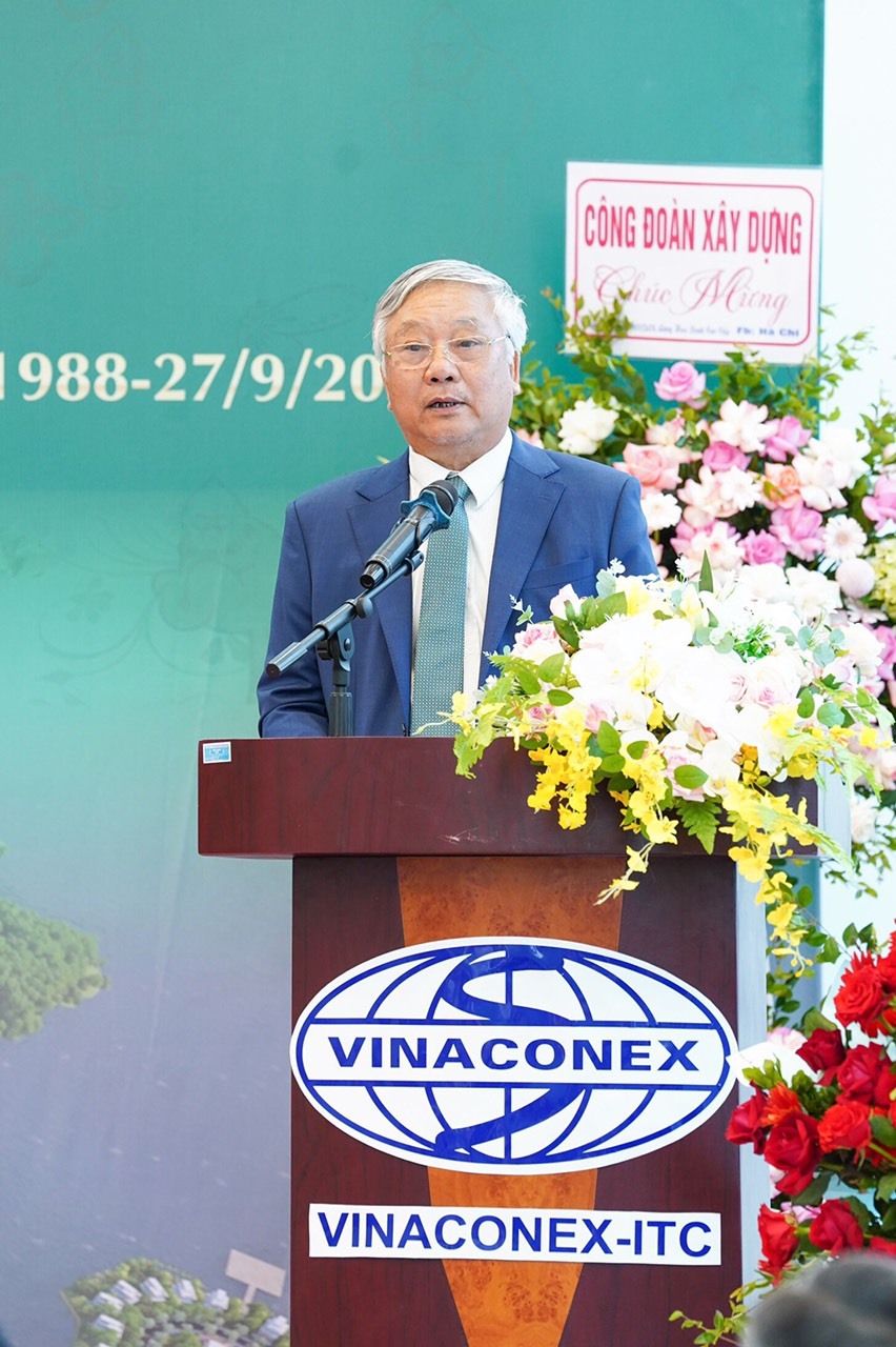 Ông Đào Ngọc Thanh, Chủ tịch TCT Vinaconex phát biểu tại Lễ kí kết