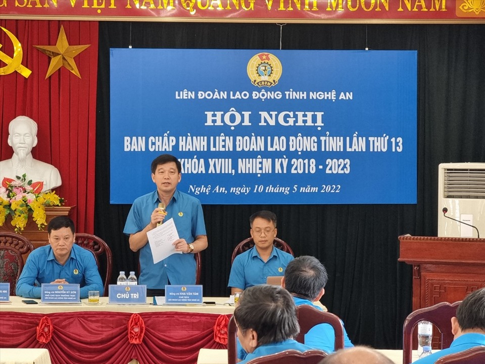 Chủ tịch LĐLĐ tỉnh Nghệ An Kha Văn Tám kết luận Hội nghị. Ảnh: QĐ