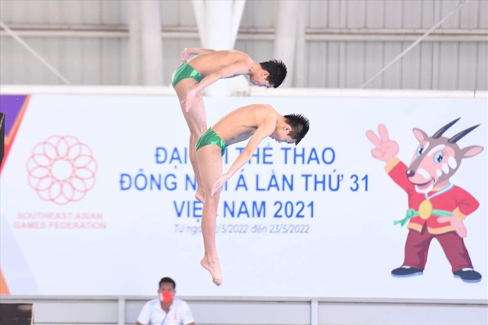 Trong khi đó, tuyển nhảy cầu Việt Nam có thêm 1 huy chương đồng nội dung đôi nam cầu cứng 10m cua bộ đôi Nguyễn Quang Đạt và Đặng Hoàng Tú. Hai vận động viên này đạt tổng điểm 251.46 điểm sau 6 lượt nhảy.