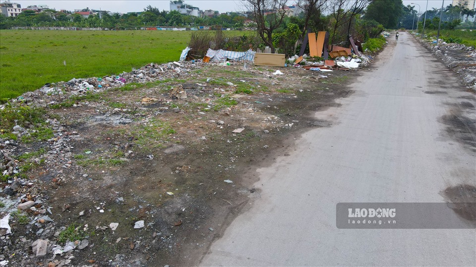 Trước tình trạng thiếu ý thức của một bộ phận người dân, những người sinh sống quanh khu vực lo ngại tình trạng đổ thải rác sai quy định tái diễn.