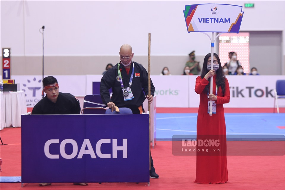 Ở ngày đầu, các vận động viên tranh tài ở vòng loại nội dung quyền biểu diễn - Seni. Việt Nam ra quân đầu tiên ở nội dung biểu diễn đơn nam với sự góp mặt của vận động viên Vũ Tiến Dũng.