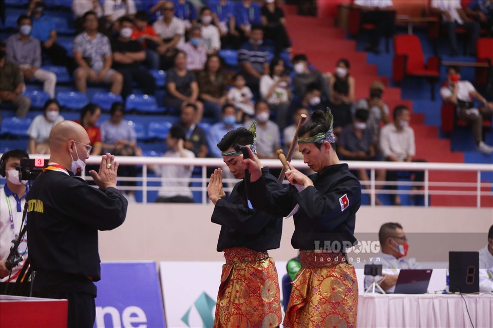 Ở nội dung biểu diễn đôi nam, đại diện của Việt Nam là Trần Đức Danh và Lê Hồng Quân.