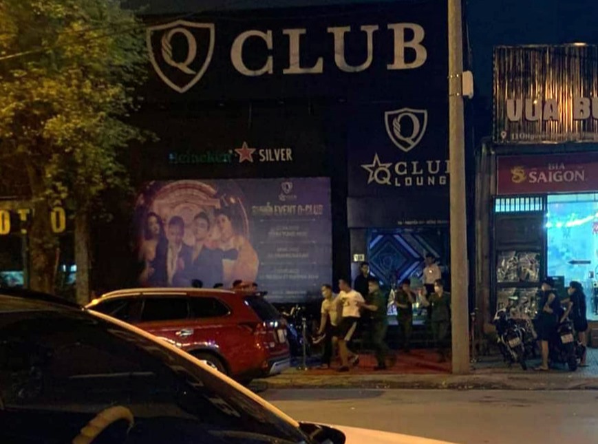 Kiểm tra đột xuất quán bar bật nhạc quấy đảo khu phố ở Việt Trì