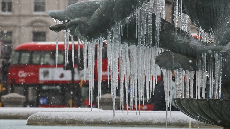 The fountain in Trafalgar Square, London freezes as the temperature drops.  Photo: AP