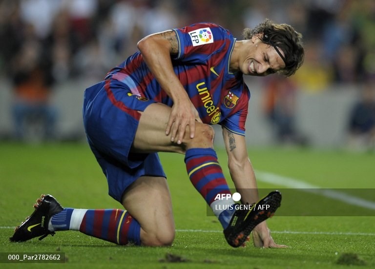 Ibrahimovic có khoảng thời gian không mấy vui vẻ ở Barcelona. Ảnh: AFP