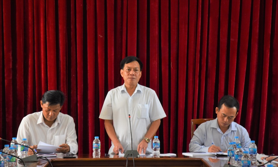 Phó Chủ tịch UBND TP.Cần Thơ Nguyễn Ngọc Hè (đứng giữa) - phát biểu kết luận tại cuộc họp. Ảnh: Yến Phương.