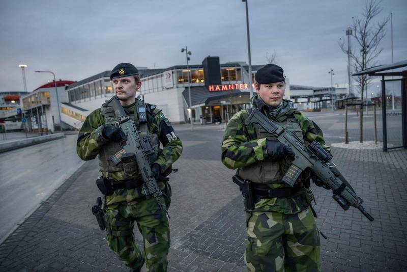 Soldiers from Gotland's regiment patrol in the port of Visby, eastern Sweden.  Photo: AFP