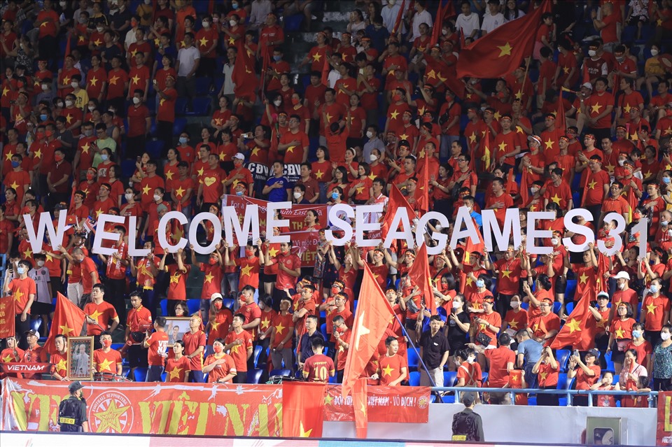 Cổ đông viên Việt Nam tạo nên hình ảnh đẹp trên sân Cẩm Phả tại SEA Games 31.