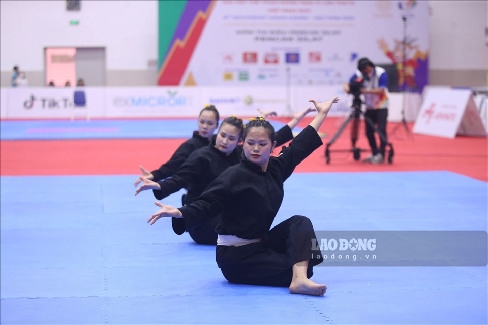 Không có bất ngờ nào xảy ra, 3 võ sĩ của Việt Nam đã có chiến thắng ấn tượng với điểm số 9,965 để giành huy chương vàng.