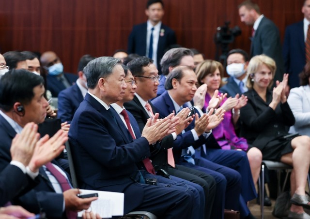 Các đại biểu hai nước Việt Nam, Mỹ lắng nghe Thủ tướng Phạm Minh Chính phát biểu tại Viện nghiên cứu Chiến lược quốc tế Mỹ (CSIS). Ảnh: VGP