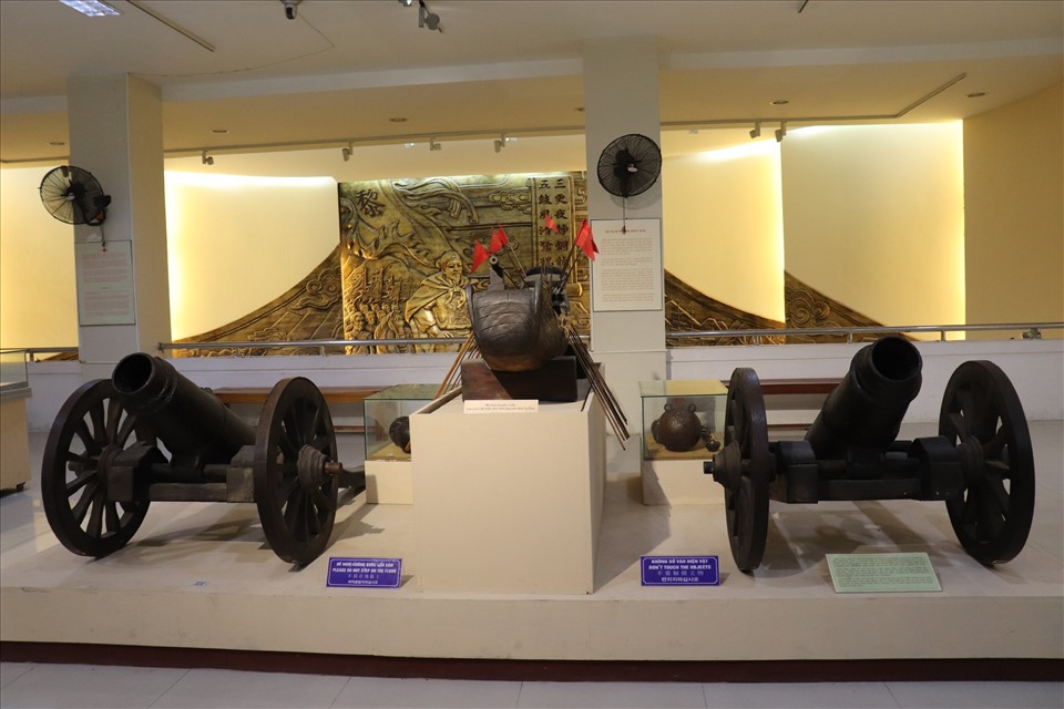 Khẩu súng thần công được trưng bày tại Bảo tàng Đà Nẵng (nằm trong di tích Thành Điện Hải). Ảnh: Nguyễn Linh