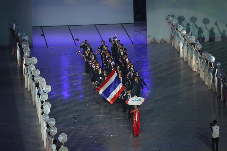 Các đoàn thể thao Đông Nam Á diễu hành tại Lễ khai mạc SEA Games.