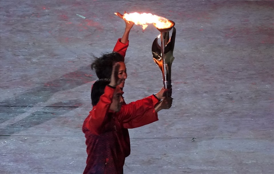 Hoàng Anh Tuấn từng đoạt huy chương bạc môn cử tạ Olympic Bắc Kinh 2008, ở hạng cân 56kg nam. Còn Nguyễn Thúy Hiền là cái tên quá nổi tiếng ở môn wushu với 8 lần đoạt huy chương vàng SEA Games, 7 lần đoạt huy chương vàng thế giới.
