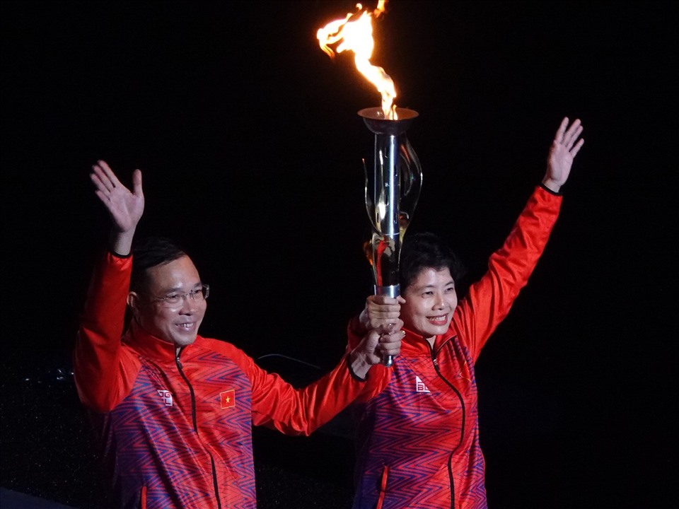 Hoàng Xuân Vinh đã giành 1 huy chương vàng, 1 huy chương bạc Olympic cùng hàng loạt danh hiệu cao quý khác. Hiện tại, ông đang làm huấn luyện viên tuyển bắn súng quốc gia. Còn Trần Hiếu Ngân đã đoạt huy chương bạc môn taekwondo ở Olympic Sydney 2000. Đây là tấm huy chương Olympic đầu tiên của thể thao Việt Nam.