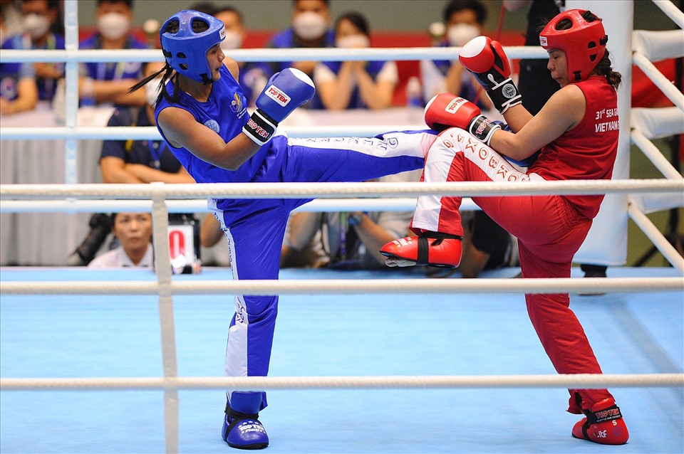 Võ sĩ Huỳnh Thị Kim Vàng hạ võ sỹ người Philippines 3-0 trong trận chung kết. Ảnh: Thành Đông