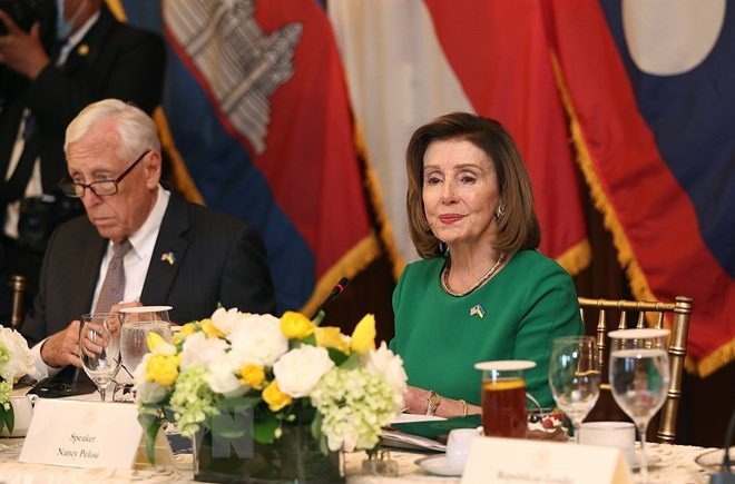 Chủ tịch Hạ viện Mỹ Nancy Pelosi phát biểu tại buổi chiêu đãi các nhà lãnh đạo ASEAN. Ảnh: TTXVN