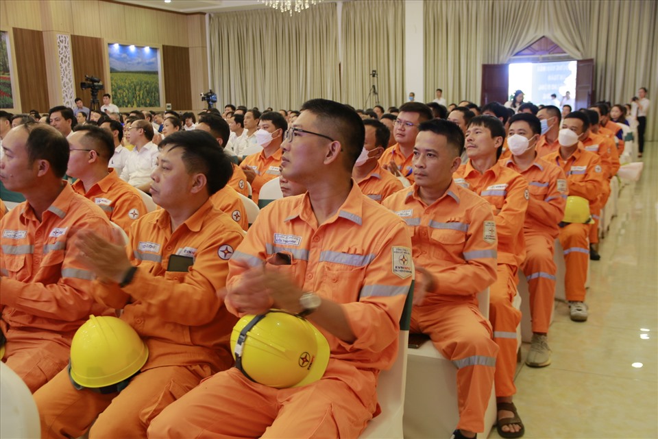 Đông đảo cán bộ, công nhân viên thuộc Tổng công ty Điện lực miền Bắc tham gia hưởng ứng Tháng hành động về ATVSLĐ năm 2022. Ảnh: NT