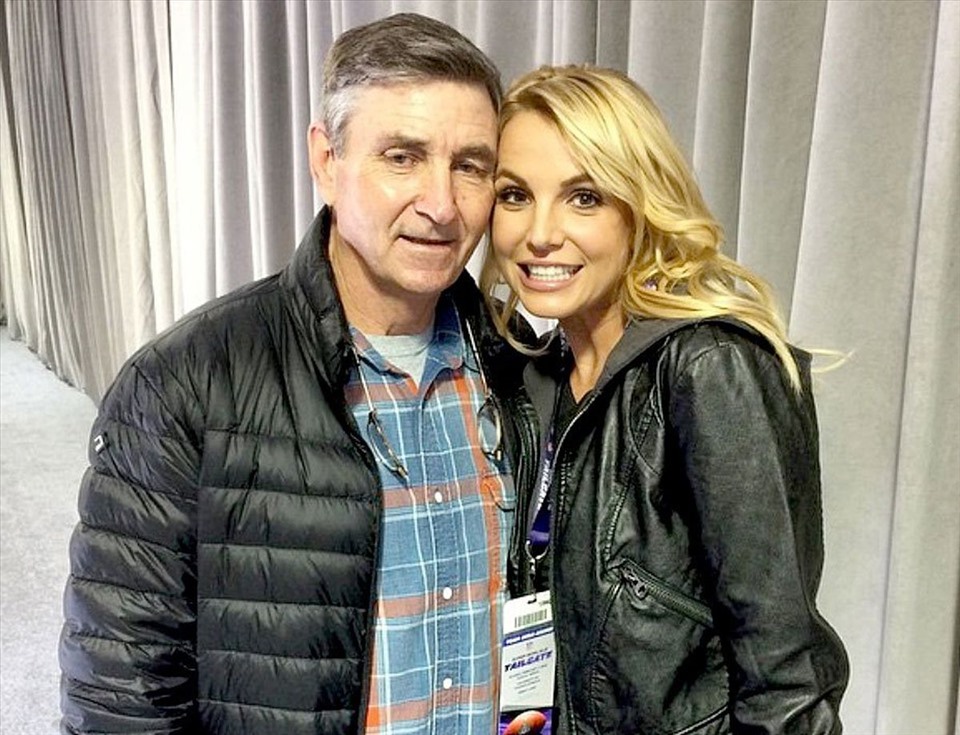 Britney Spears và cha đẻ, kiêm người giám hộ Jamie Spears