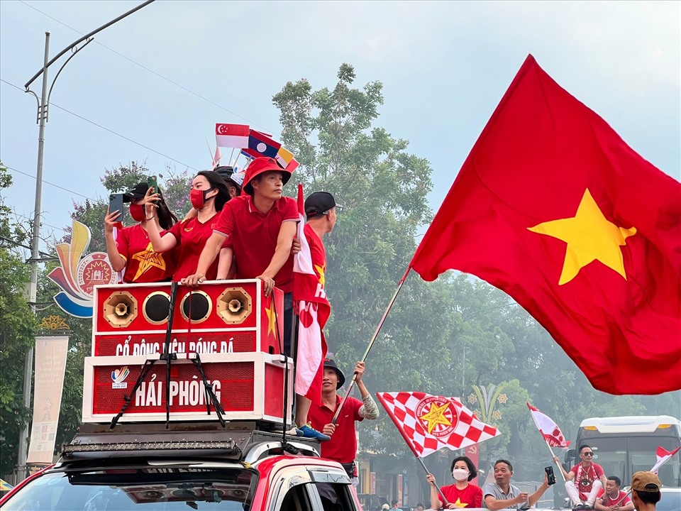 Bầu không khí sôi động tại Việt Trì.