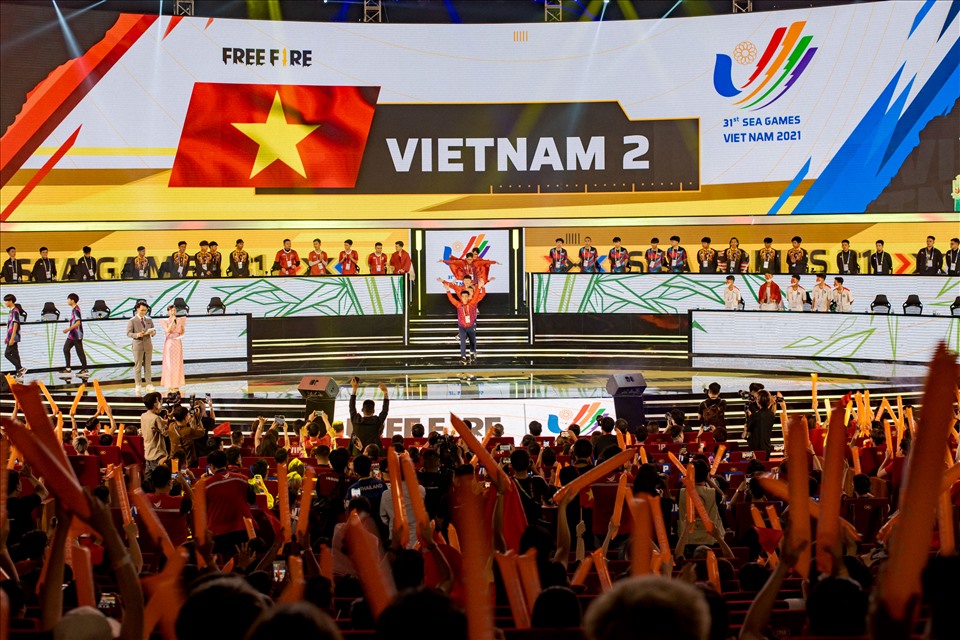 Đội tuyển Việt Nam luôn nhận được sử cổ vũ đông đảo từ các khán giả nhà.