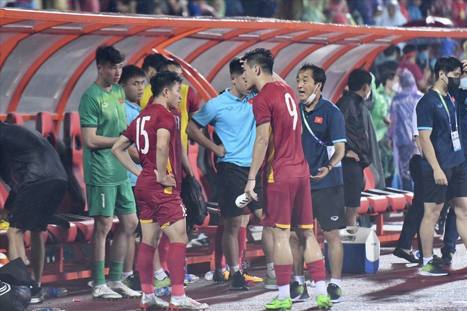 U23 Việt Nam phải rất vất vả mới giành chiến thắng trước Myanmar trong trận đấu tối 13.5. Đội chủ nhà gặp khó trong việc triển khai tấn công khi đối đầu Myanmar.