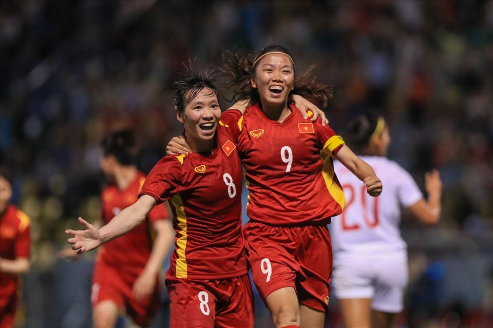 Tuyển nữ Việt Nam trong thắng ngược Philippines ngày ra quân SEA Games 31. Ảnh: H.A