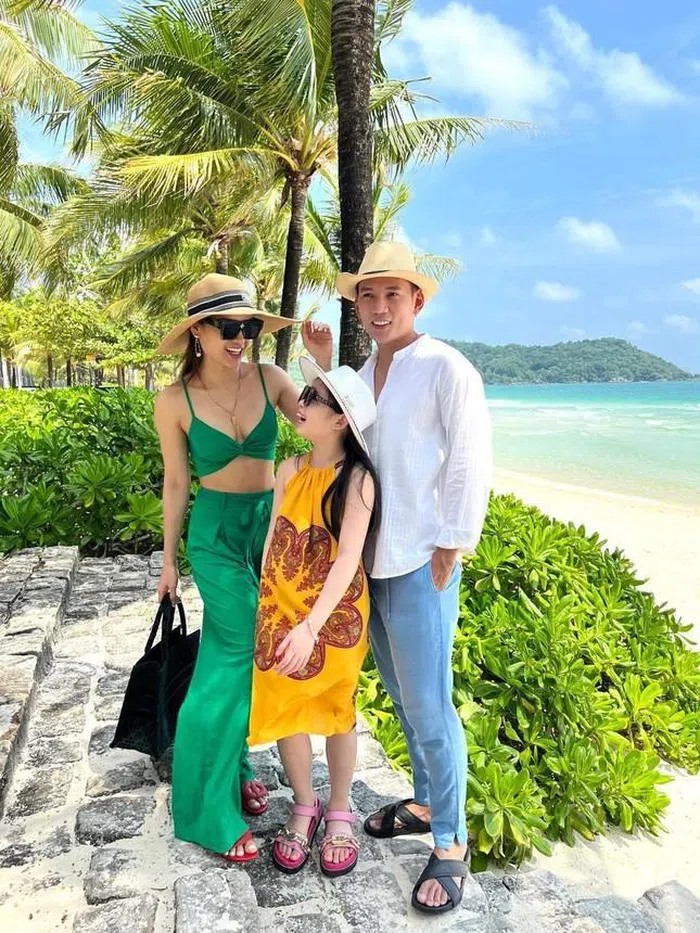Phương Trinh Jolie và Lý Bình hạnh phúc bên cô con gái xinh xắn. Ảnh: NVCC.
