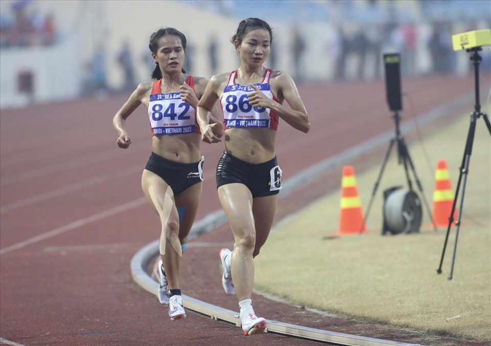 Ở nội dung chạy 5.000m nữ, các vận động viên Việt Nam gồm Nguyễn Thị Oanh (868) tiếp tục thể hiện sự thống trị khi gần như không có đối thủ trên đường đua.